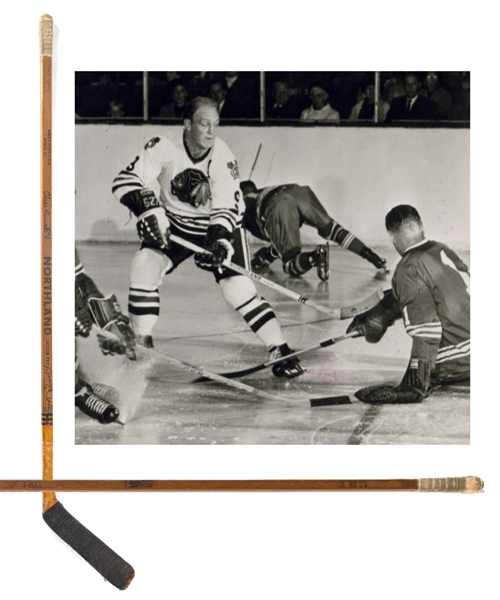 Bobby Hulls Mid-to-Late-1960s Chicago Black Hawks Signed Northland Custom Pro "Banana Hook" Game Stick 
