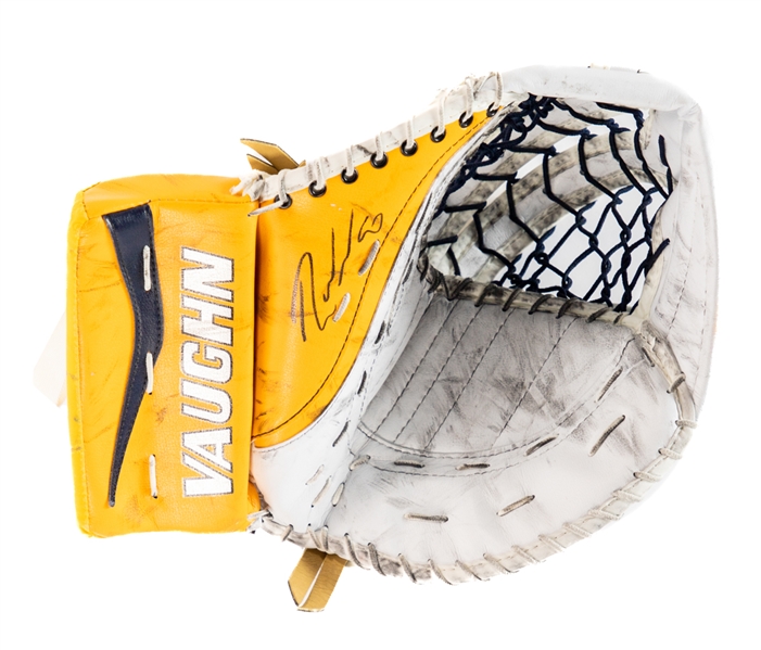 Robin Lehners 2015-16 Buffalo Sabres Signed Game-Used Vaughn Ventus Glove