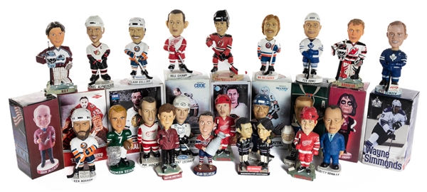Large Assorted Nodder / Bobble Head Collection of 29 Including Wayne Gretzky, Gordie Howe, Bobby Hull, Jean Beliveau, Patrick Roy and Martin Brodeur 